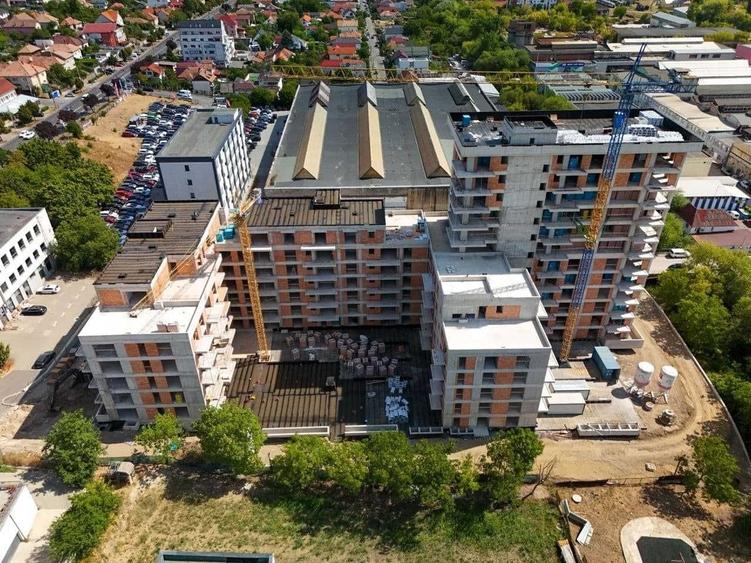 Apartament cu 2 camere decomandat în Est