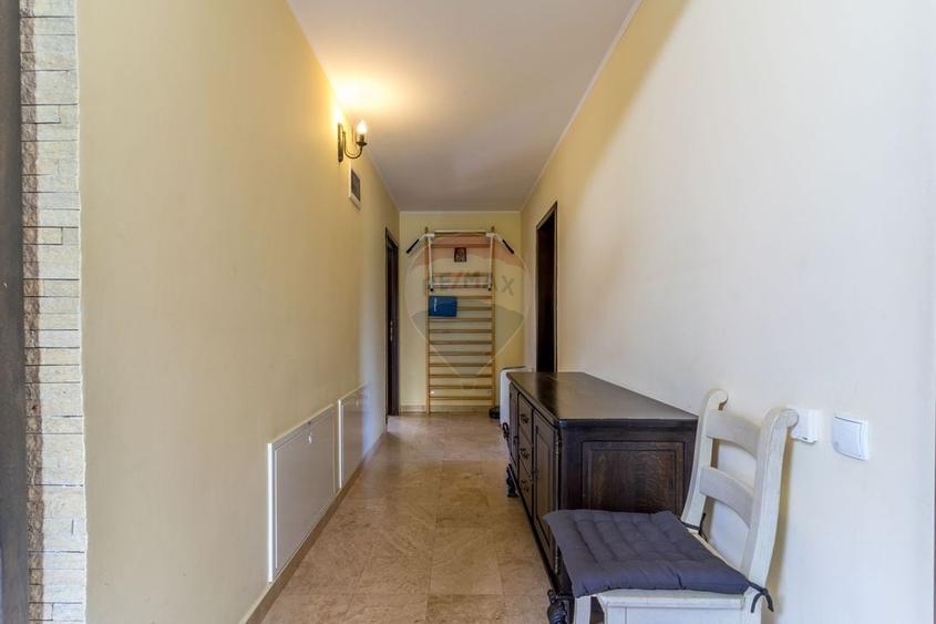 Casă individuală cu 8 camere cu Teren 405 Mp în Grigorescu