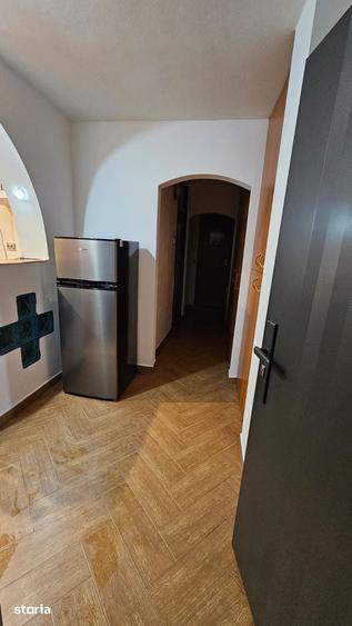Apartament cu 3 camere decomandat în Calea București