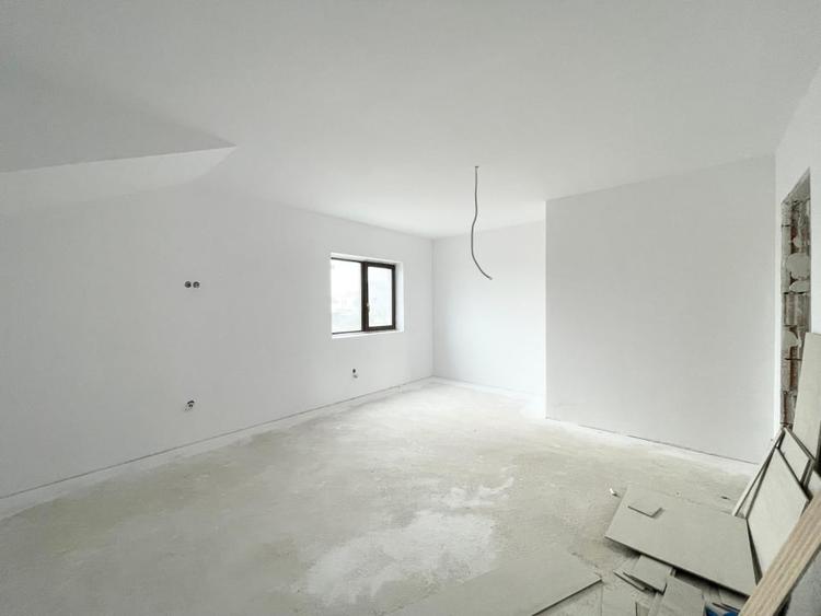Duplex cu 4 camere cu Canalizare în Moșnița Veche