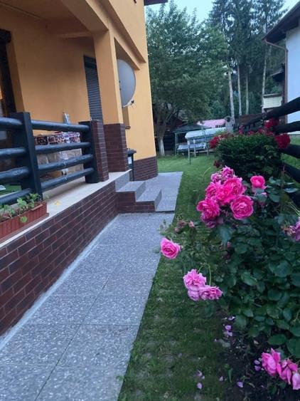 Casă individuală cu 4 camere cu Canalizare în Palanca
