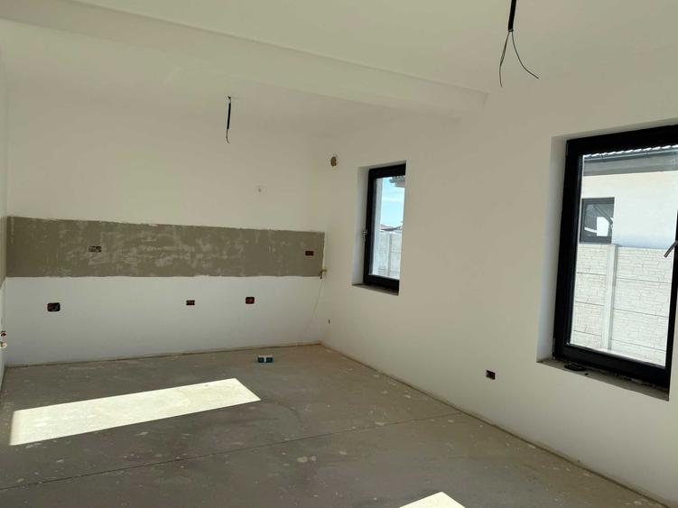 Casă cu 4 camere în Sântandrei