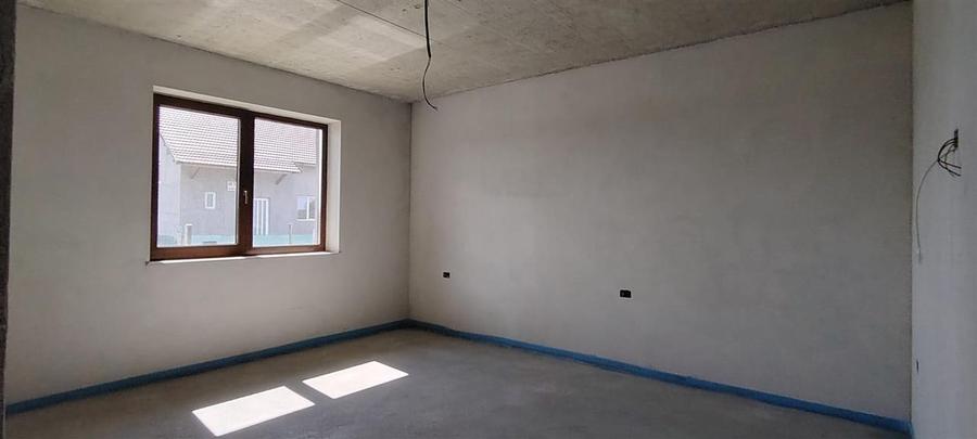 Casă cu 4 camere cu Teren 700 Mp în Episcopia Bihorului