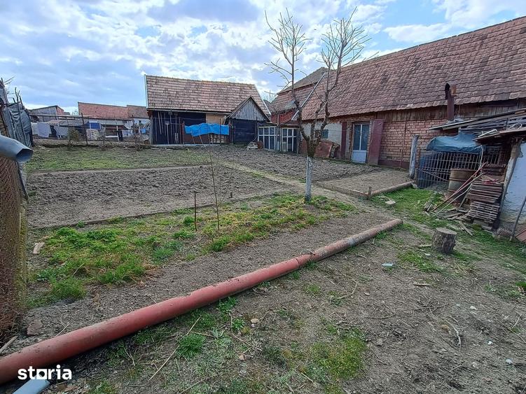 Casă cu 2 camere cu Teren 580 Mp în Central