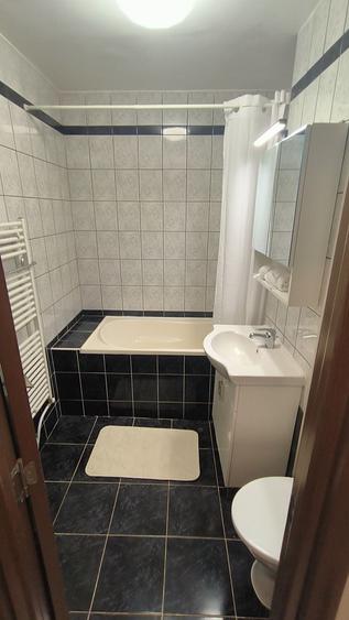 Apartament cu 3 camere decomandat în Valea Moșneagului