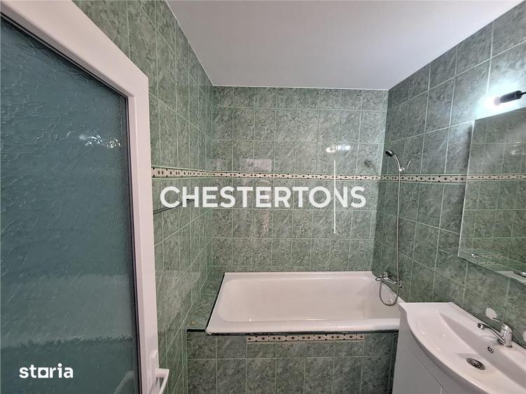 Apartament cu 3 camere semidecomandat în Independenței