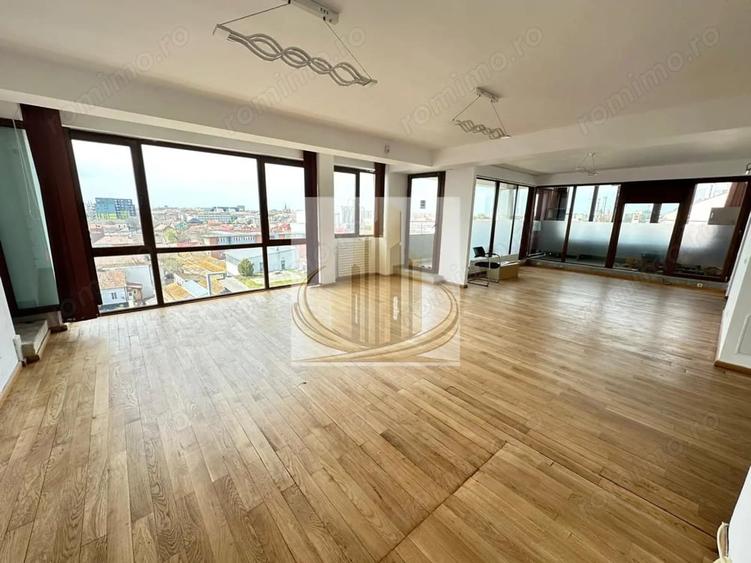 Apartament cu 4 camere semidecomandat în Central