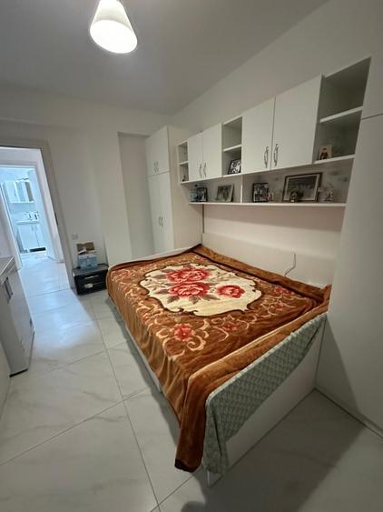 Apartament cu 4 camere semidecomandat în Bragadiru