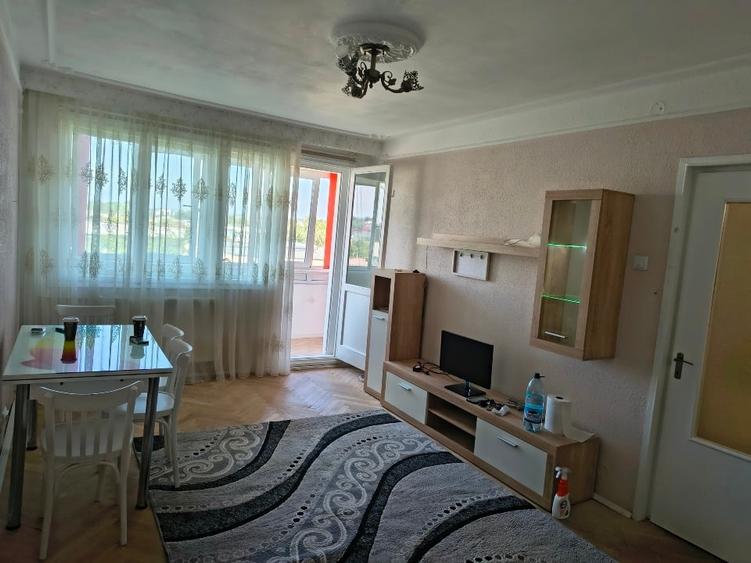 Apartament cu 2 camere semidecomandat, mobilat în Nicolina