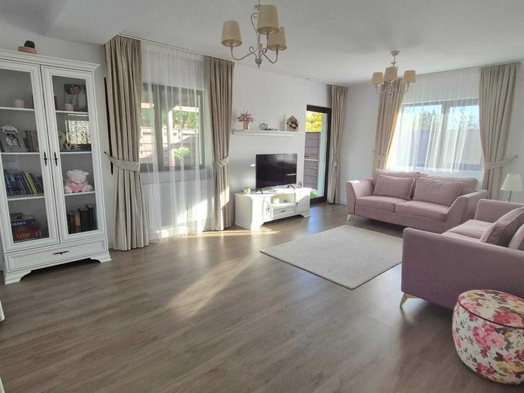 Casă cu 4 camere cu Teren 310 Mp în Valea