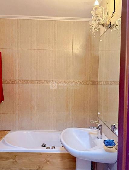 Apartament cu 3 camere decomandat, mobilat în Central