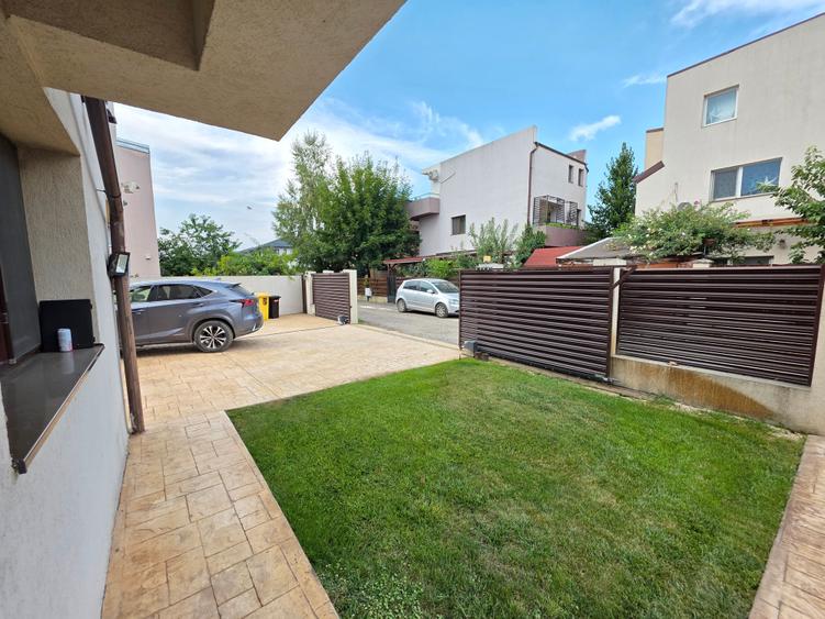 Casă individuală cu 10 camere cu Teren 620 Mp în Mogoșoaia