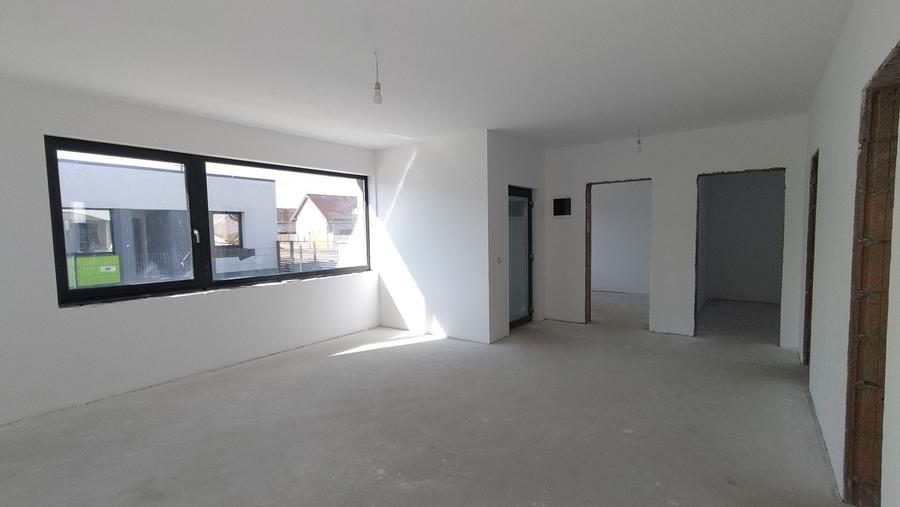 Casă cu 3 camere în Vladimirescu