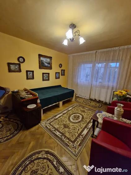 Apartament cu 2 camere semidecomandat, mobilat în Dâmbovița