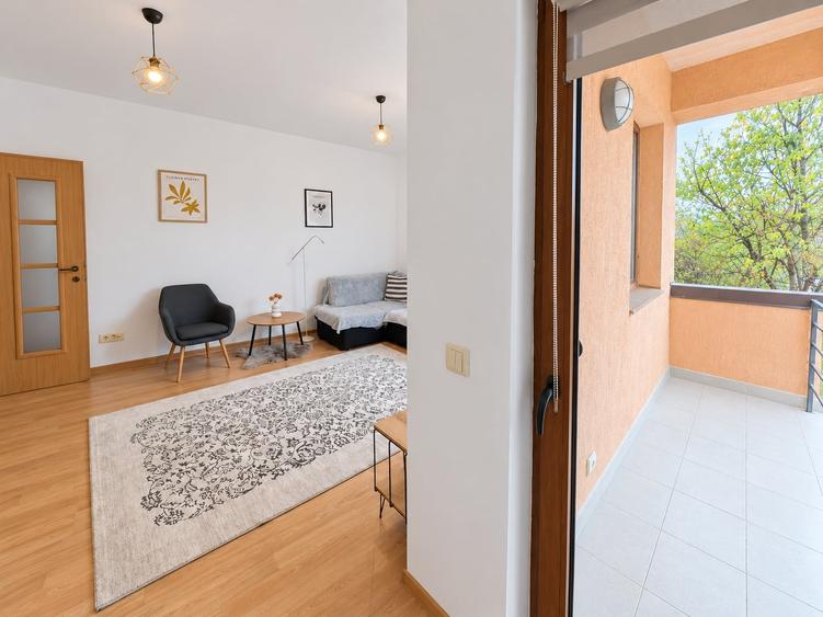Apartament cu 3 camere decomandat, mobilat în Central