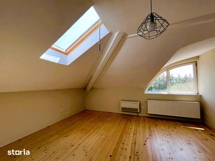 Casă cu 8 camere cu Teren 1000 Mp în Central