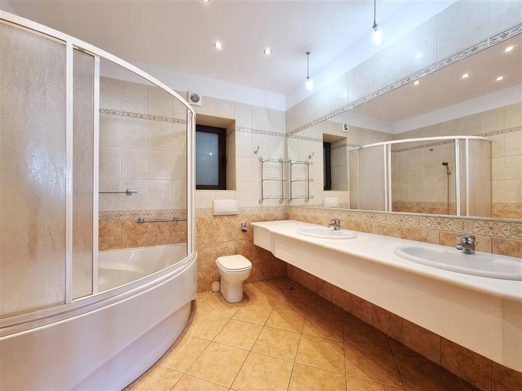 Unfurnished 3-Bedroom Apartment | Arch of Triumph - Kiseleff | Garage & Storage - 17