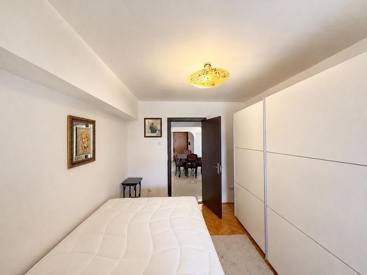 Apartament cu 4 camere decomandat în Unirii