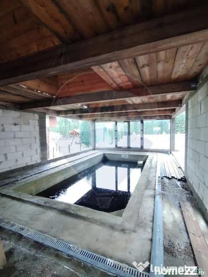 Casă cu 8 camere cu Teren 1000 Mp în Poiana Stampei