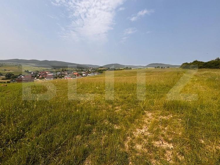Teren Construcții intravilan de 900 mp, în Est
