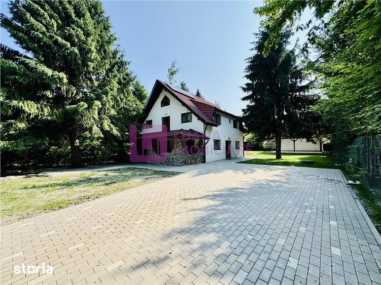 Casă cu 7 camere cu Teren 1000 Mp în Porumbacu de Jos