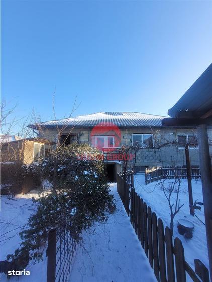 Casă cu 4 camere cu Teren 1250 Mp în Cumpăna