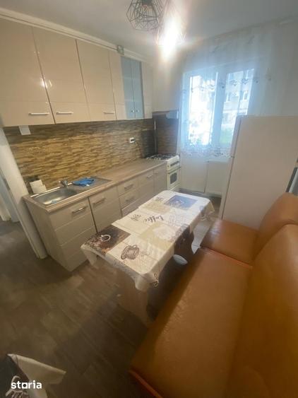 Apartament cu 3 camere în Micro 6