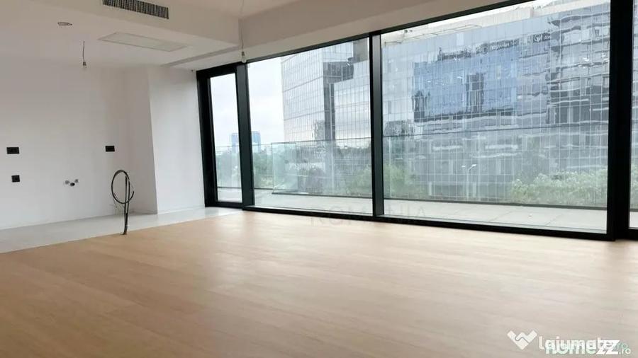 Apartament cu 4 camere semidecomandat în Floreasca