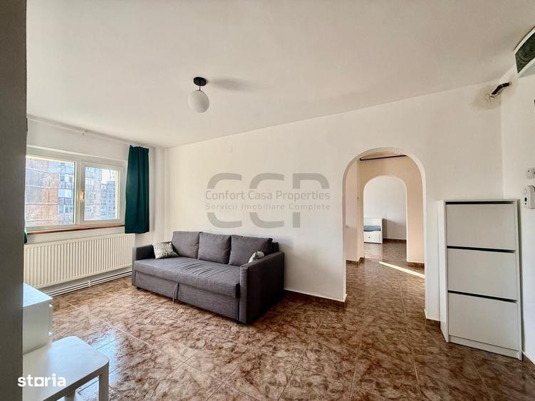 Apartament cu 4 camere semidecomandat în Tineretului