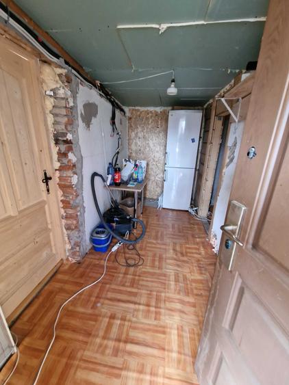 Casă cu 2 camere decomandat în Galeșu