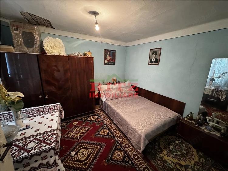 Casă cu 4 camere cu Teren 2437 Mp în Osica de Sus