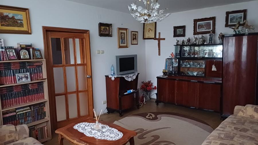 Casă individuală cu 8 camere cu Canalizare în Granit