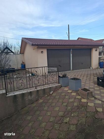 Casă cu 8 camere cu Canalizare în Garoafa