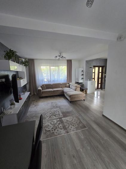 Casă cu 3 camere în Florești