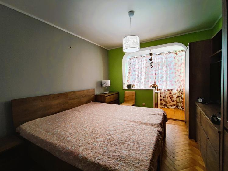 Apartament cu 3 camere semidecomandat, mobilat în Central