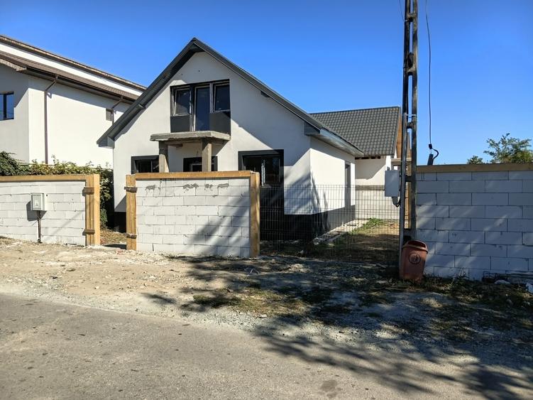 Casă individuală cu 4 camere cu Teren 280 Mp în Lumina