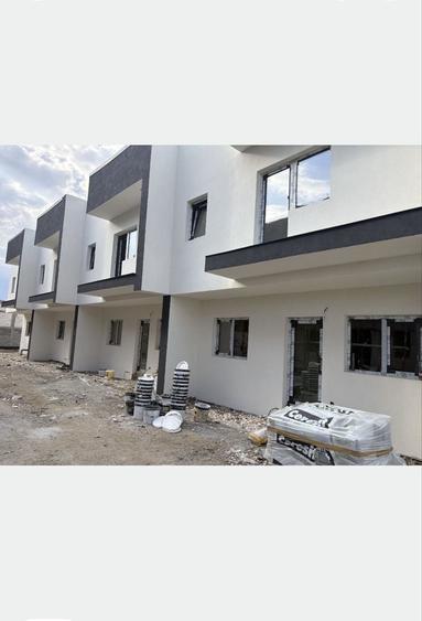 Casă cu 3 camere în Malu Mare