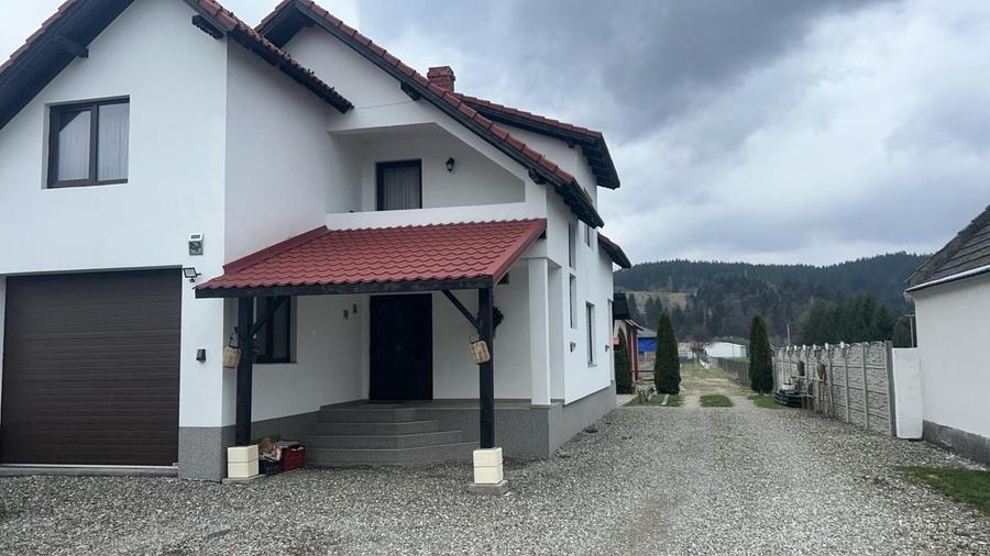 Casă individuală cu 4 camere cu Garaj în Întorsura Buzăului