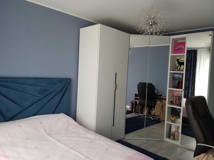 Apartament cu 3 camere decomandat în Carrefour