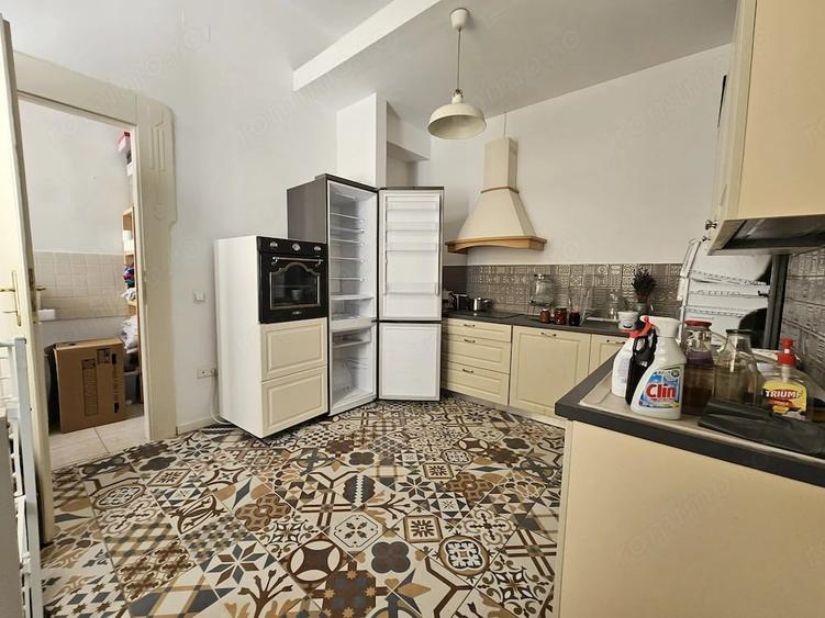 Apartament cu 3 camere decomandat în P-ța Unirii