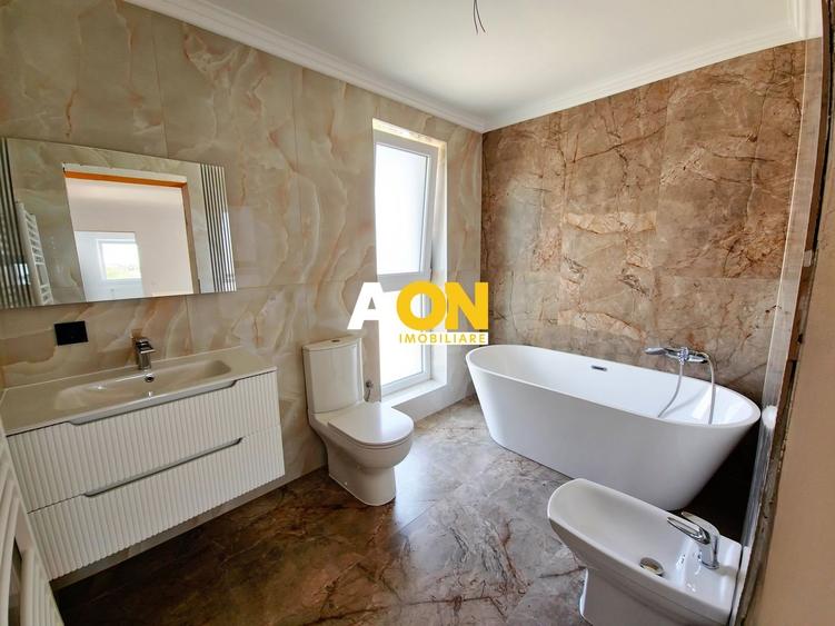 Casă individuală cu 4 camere cu Canalizare în Micești