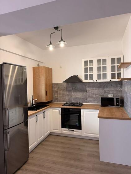 Apartament cu 2 camere decomandat în Central