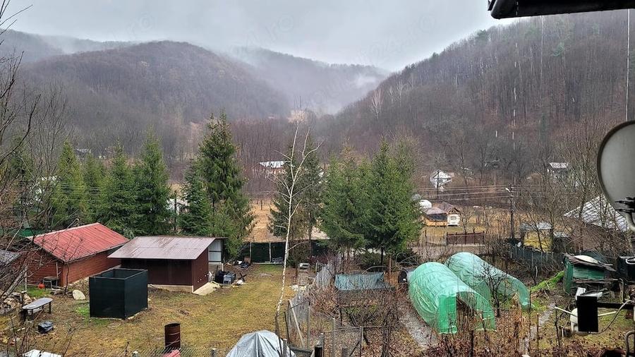Casă cu Teren 1800 Mp în Cosmina de Sus