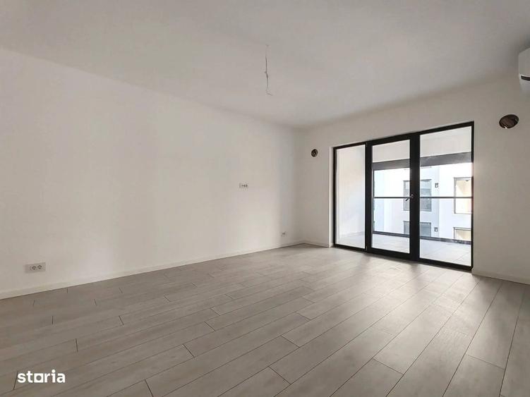Apartament cu 3 camere decomandat în Romană