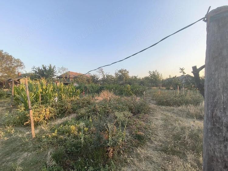 Teren de 17000 mp, în Oprișor