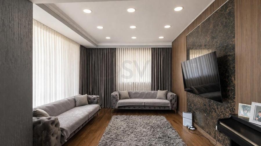Casă individuală cu 7 camere cu Piscina în Iancu Nicolae