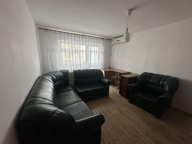 Apartament cu 2 camere semidecomandat, mobilat în Central