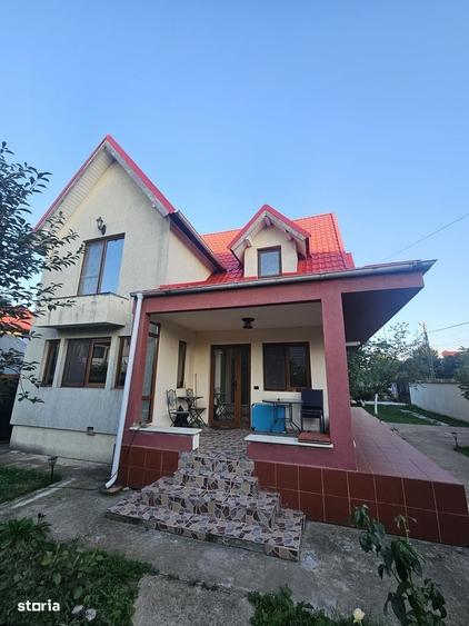 Casă cu 4 camere în Domnești