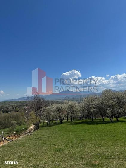 Teren de 1436 mp, în Bran