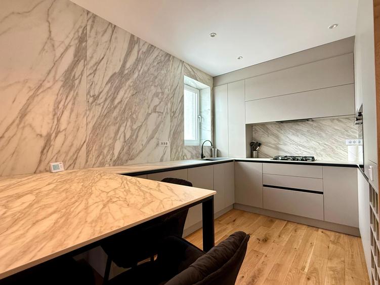 Penthouse cu 3 camere decomandat, mobilat în Pantelimon